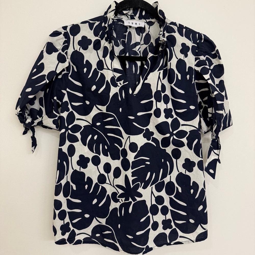 THML Navy Floral Print Women Short Sleeve Top Size Small #152